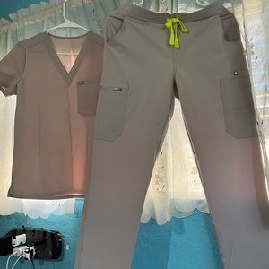 Figs scrub set. Beautiful color. Top is XS and bottom is XSP.